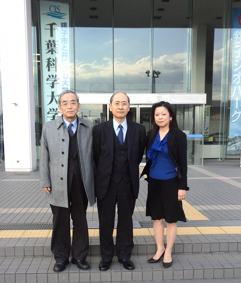 銚子市役所にて(右端が筆者)