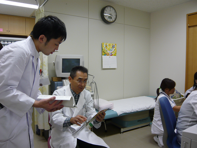 寺澤教授の地域医療の指導風景